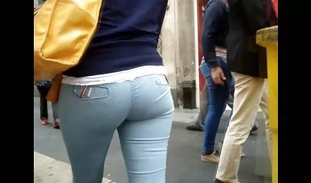 Istri selingkuh nonton video bokep gay online film-film istrinya Yvonne dengan seorang pria aneh(porno)