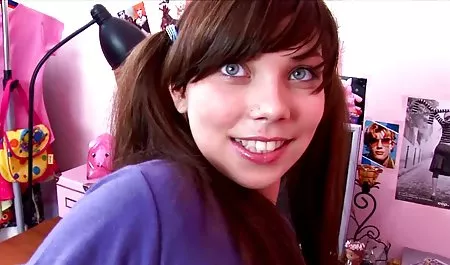 Gadis itu kehilangan uang? Saya bersedia untuk membantu dalam pertukaran streaming bf terbaru untuk