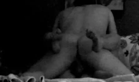 Bibi nonton bokef onlain telah berhubungan seks dengan keponakan. bibi